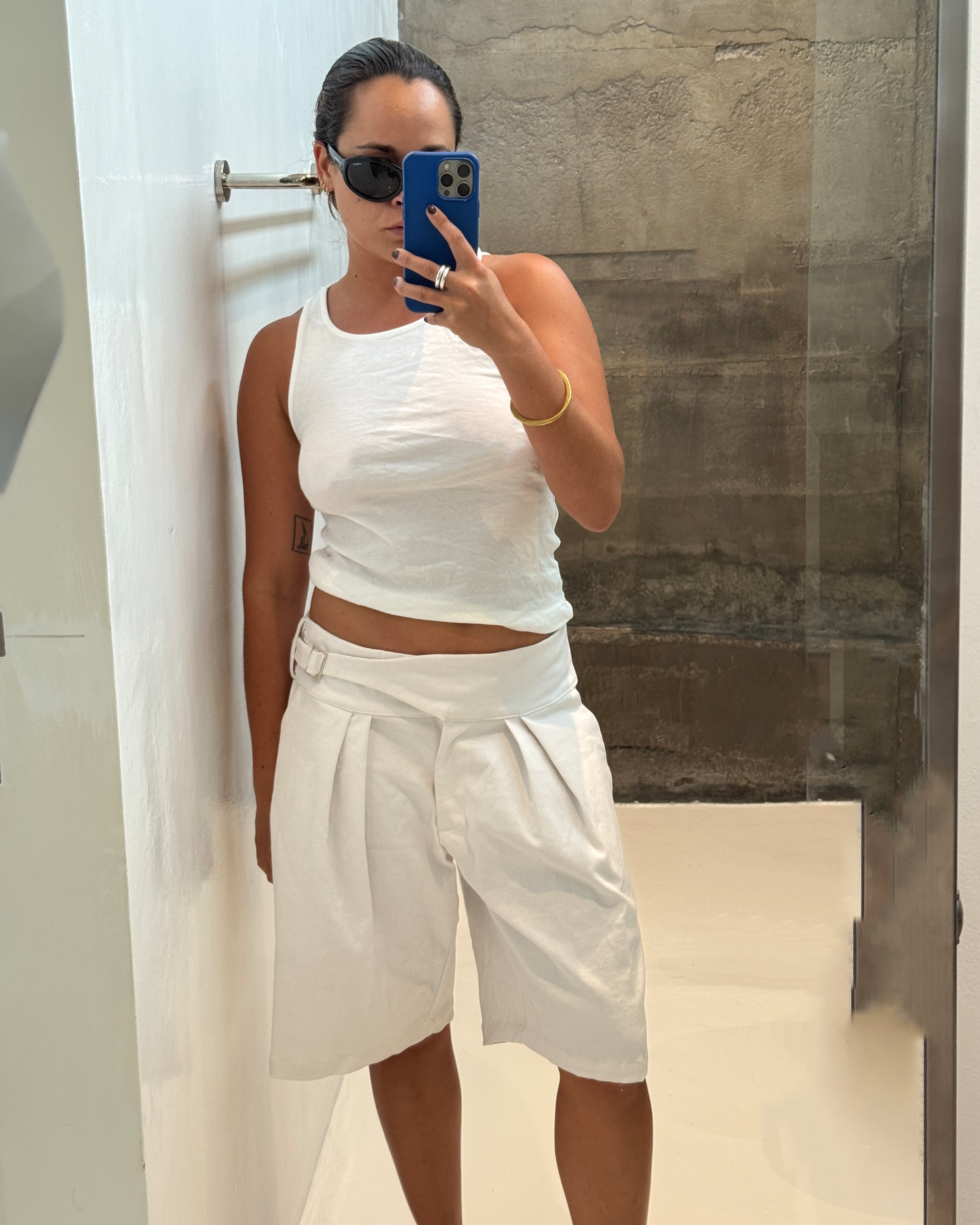 THE BUCKLE SHORT - CHALK